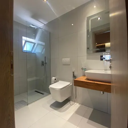 Kronos Hotel *
