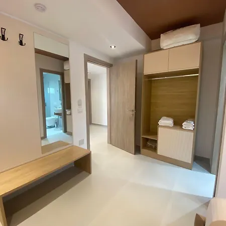 Kronos Hotel